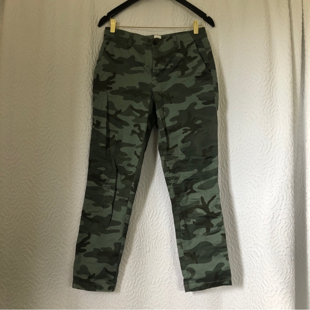 GAP Women’s Camo Pants
